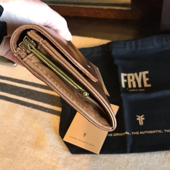 ⭐️ SALE ⭐️ NWT Frye Melissa Leather Clip Purse Wallet Retail $178 - Picture 6 of 13